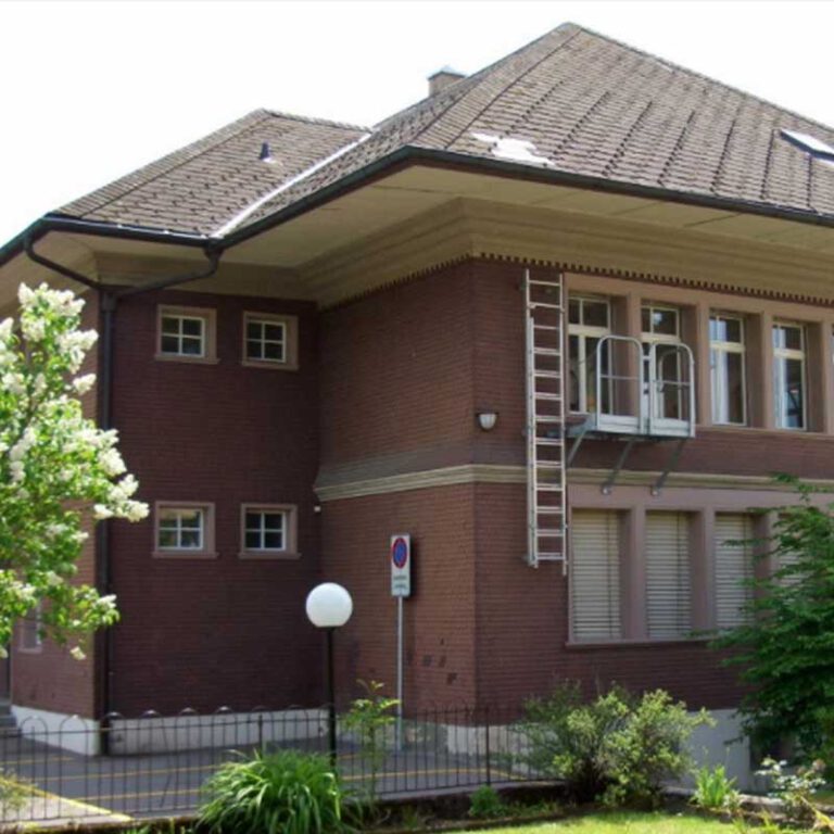 Schulhaus-BNrau.jpg